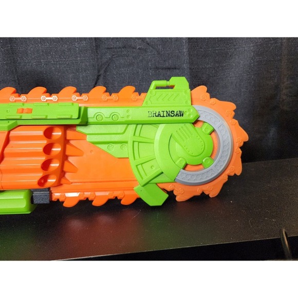 Nerf Zombie Strike Brainsaw Chainsaw Pump Action Dart Blaster Gun w/ Darts - Picture 4 of 6
